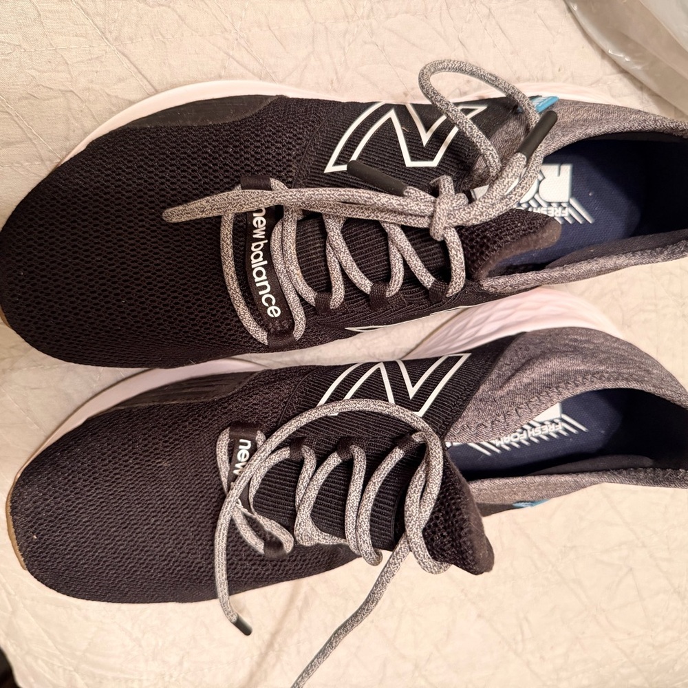 New Balance Men's Black and White Sneakers